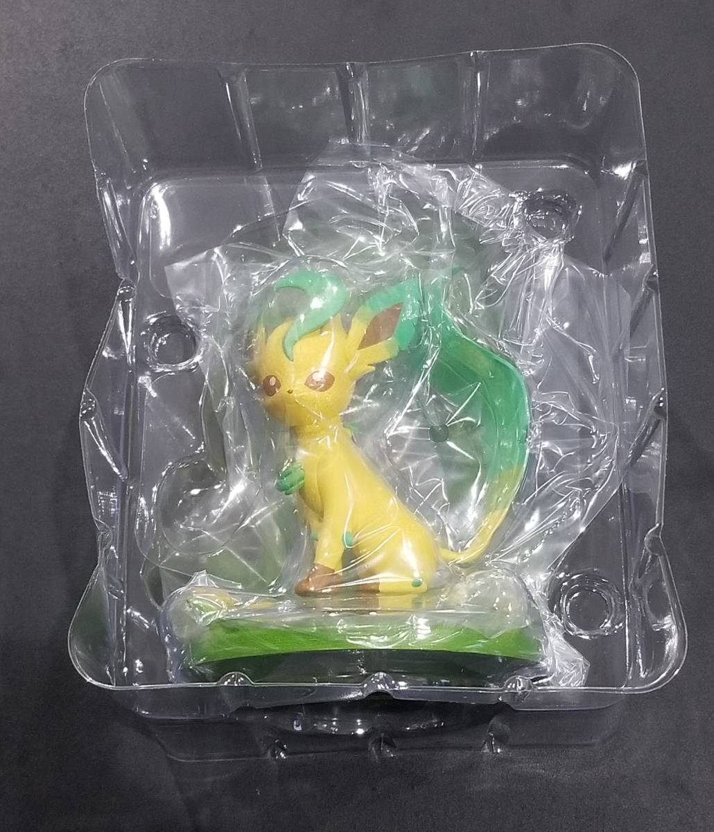 送料無料 台湾限定 ポケモン リーフィア フィギュア＆カード 日本未販売 海外 pokemon Leafeon figure ＆ card_画像3