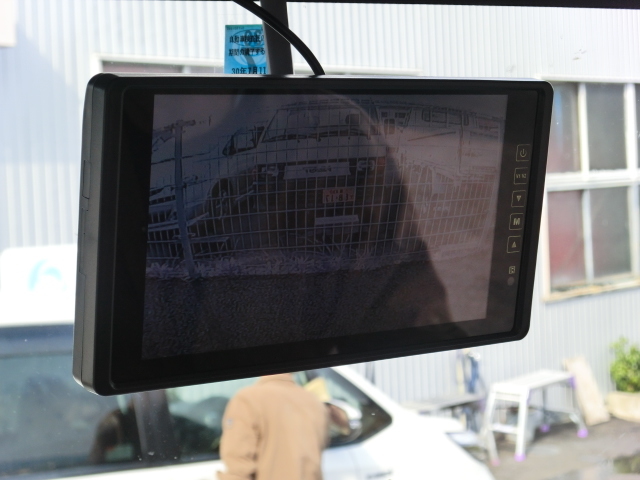 送料無料 大型積載車 バックカメラセット 日本製液晶採用 9インチ ミラーモニター 防水夜間 バックカメラ 24V 大型車・バス・重機_当店取付工事例 ミラーモニター