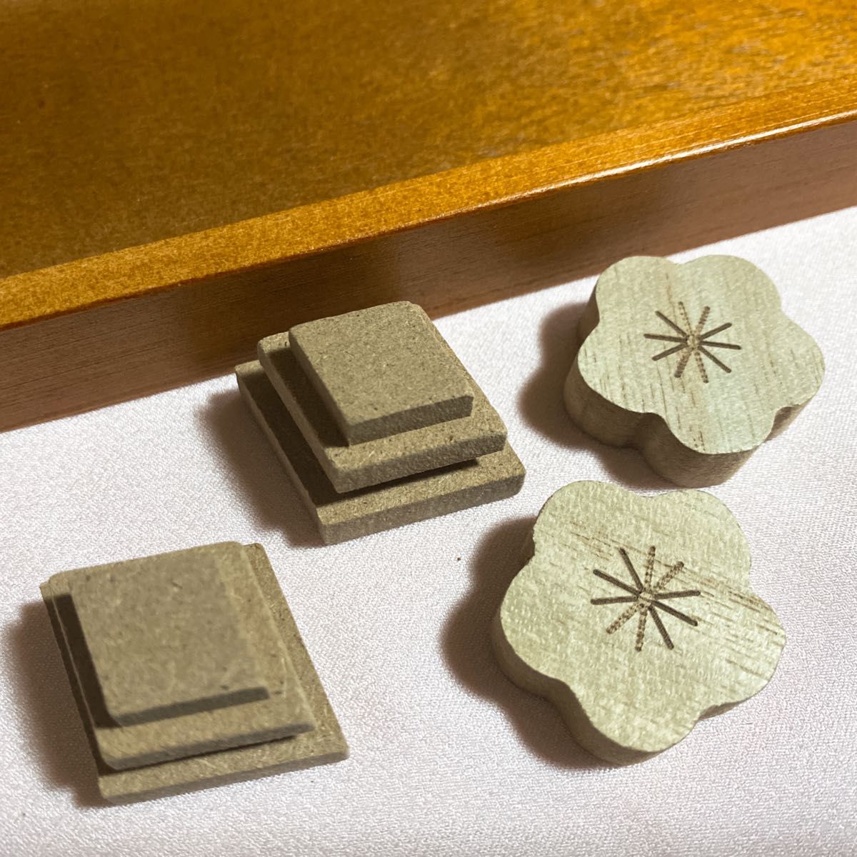 木製 雛人形 ひな祭り 雛飾り 梅の花 菱餅 雛道具 木製トレー 木製 雛人形 ひな祭り 雛飾り 梅の花 菱餅 雛道具 木製トレー