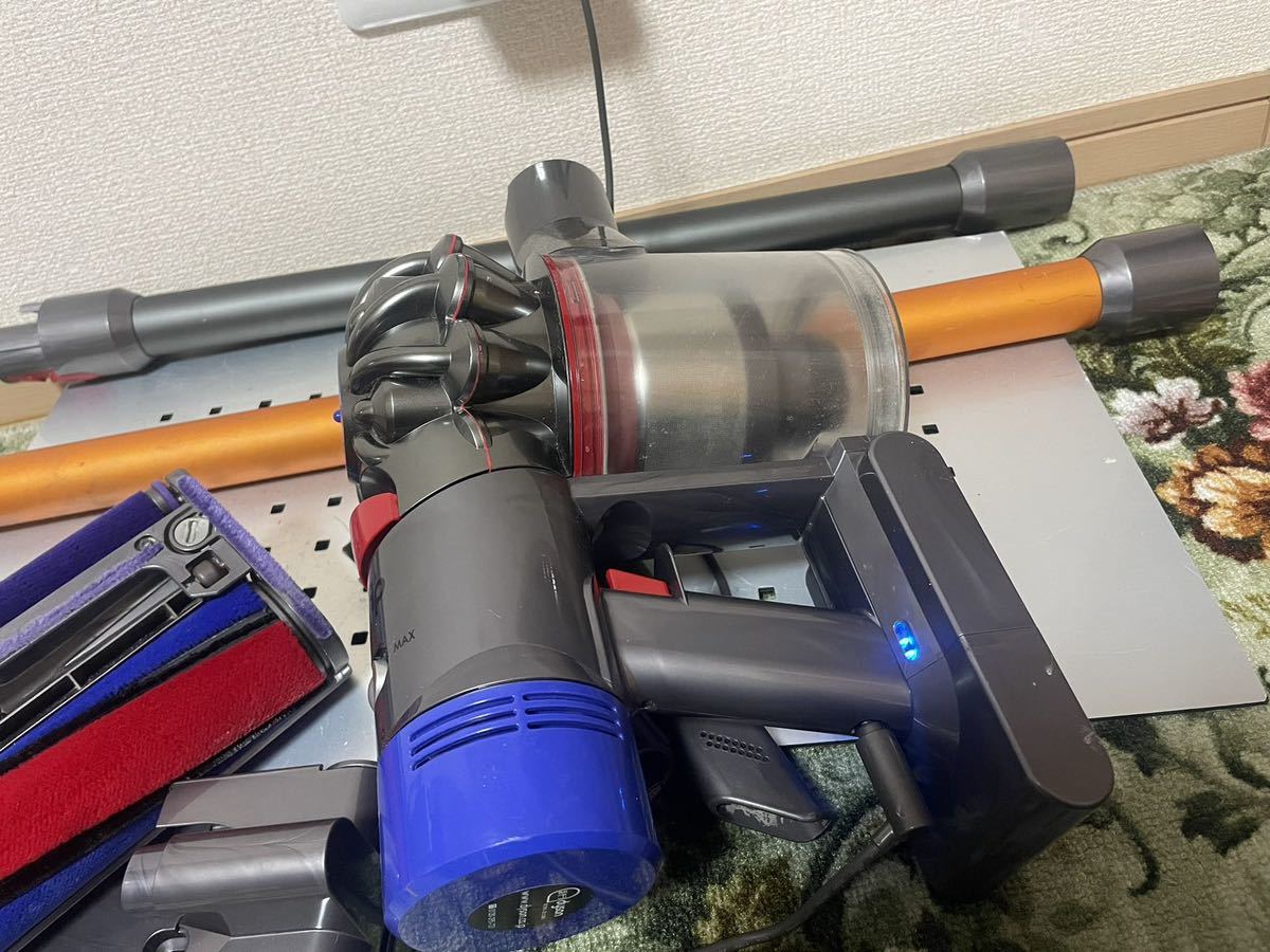 【中古美品】dyson V8 fluffy SV10 ダイソン コードレスクリーナー　バッテリー良好　実測22分～_画像5