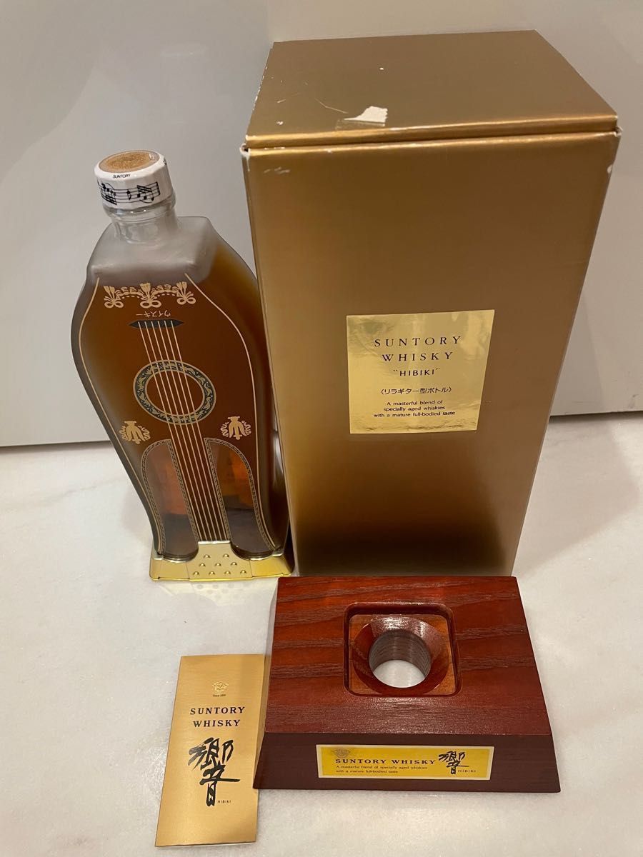 サントリー　響　リラギター型ボトル　楽器ボトル SUNTORY HIBIKI WHISKY 古酒未開封