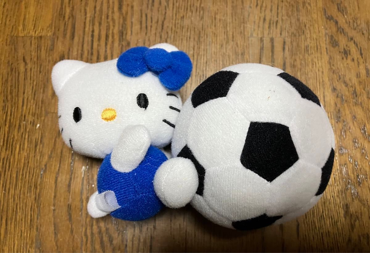 ハローキティ　サッカー　ぬいぐるみ　9×14