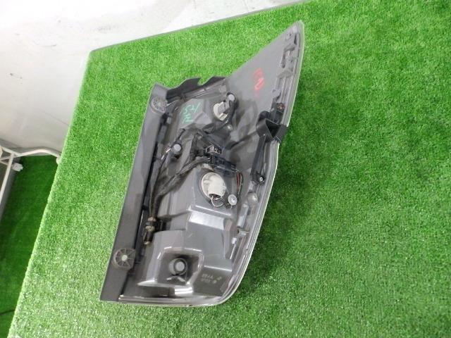  Stepwagon Spada DBA-RK5 поздняя версия левый задний фонарь R20A NH812P W0589 33550-SZW-J21 231521