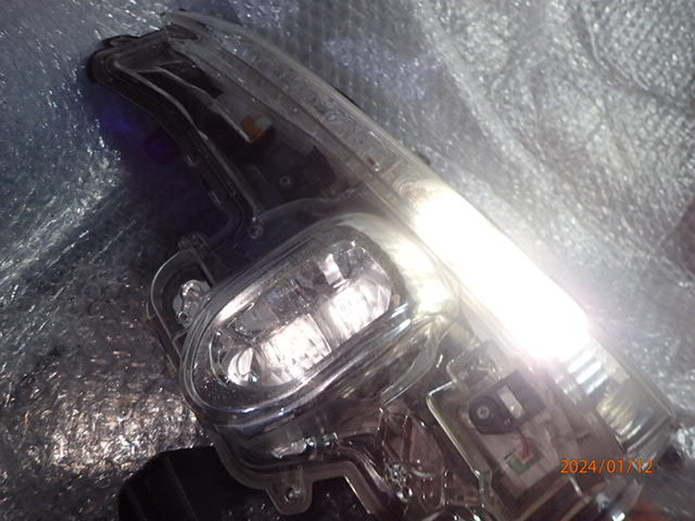 ジャンク プリウスphv ZVW52 LED デイライト ウインカー フォグライト ランプ 左 koito 47-95_画像8