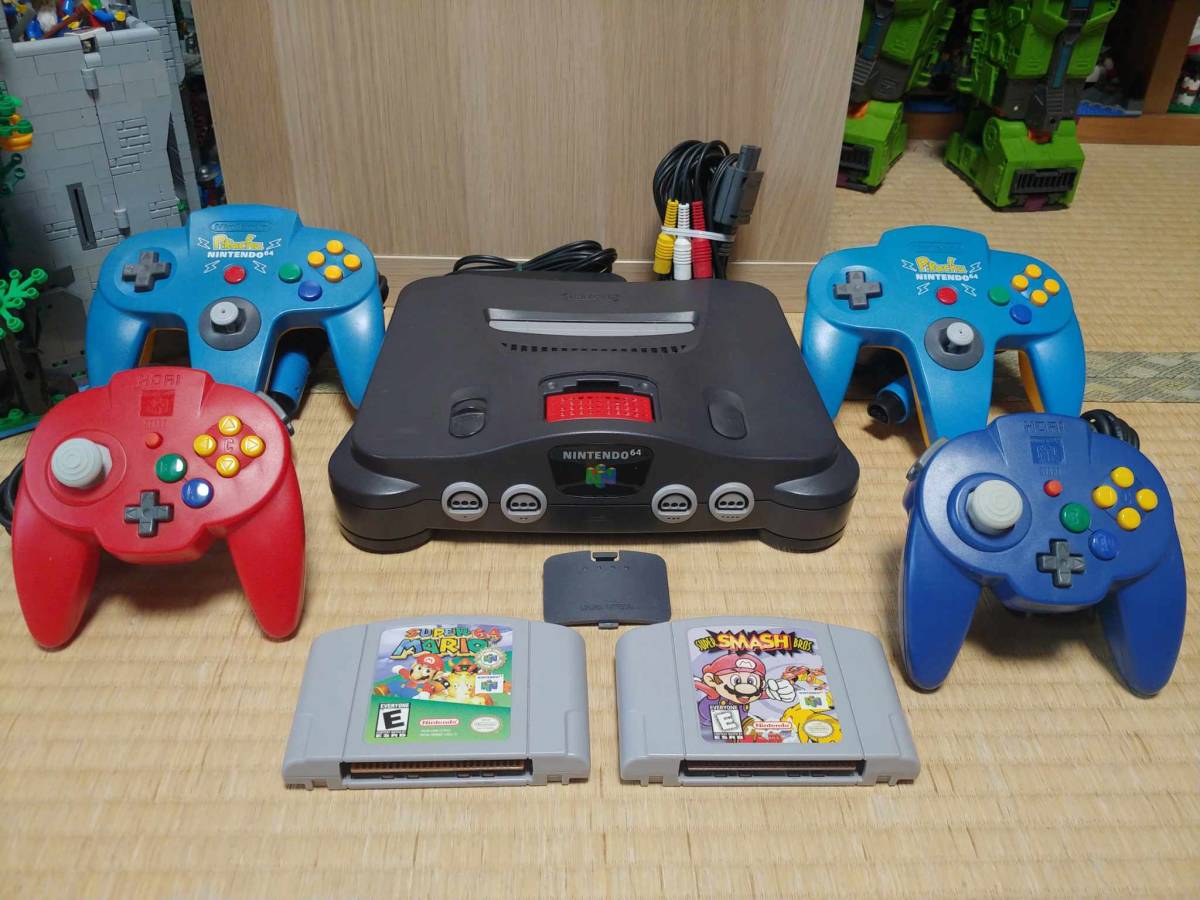 N64（アメリカ版と日本版のソフト使えます) - 2 Pokemon Controllers /2x Hori Controllers / Mario 64 & Super Smash Bros 激レアセット_画像1