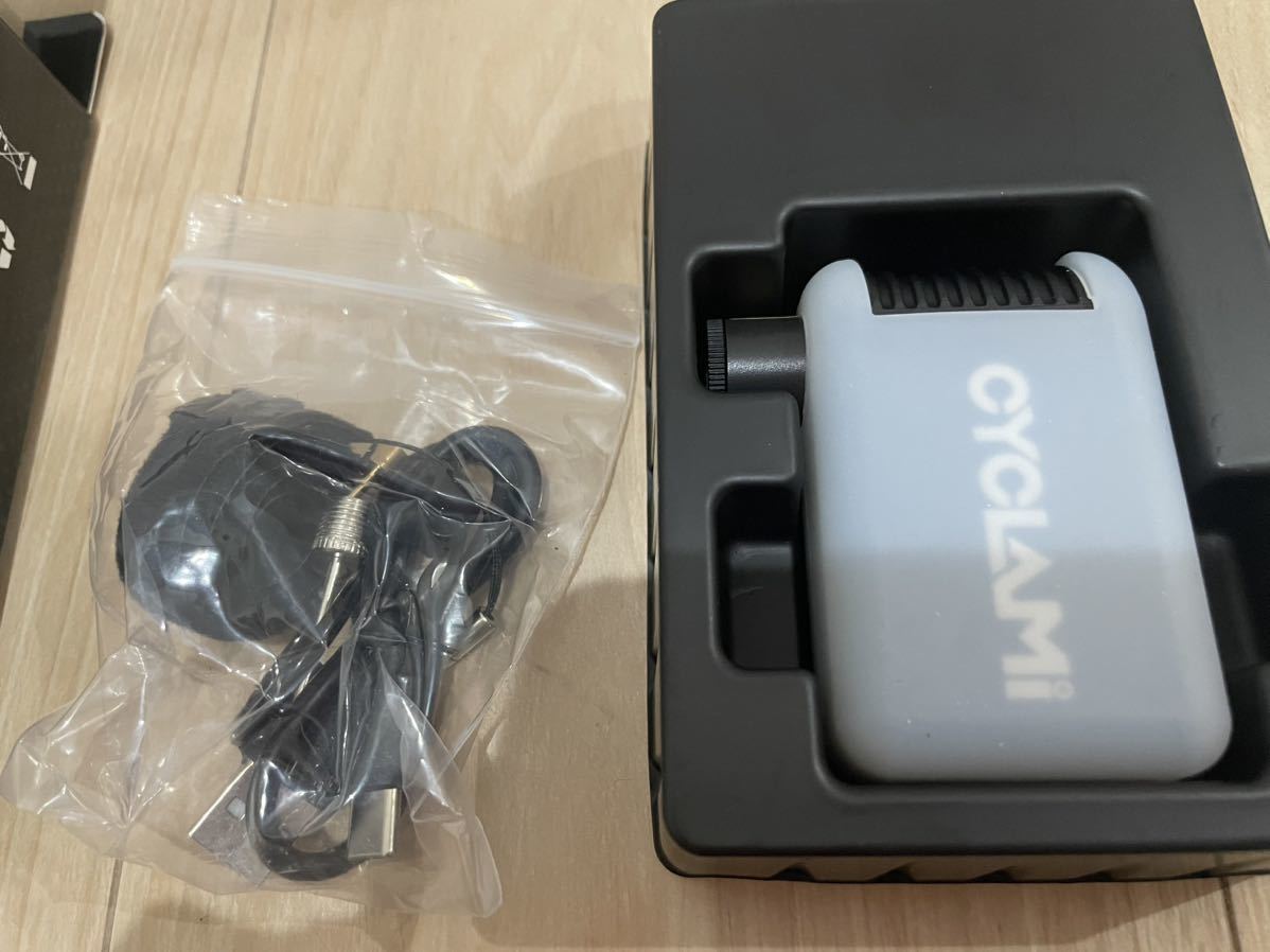 新品 CYCLAMI A2 MINI 電動空気入れ 電動ポンプ ロードバイク パンク修理用 携帯型_画像2