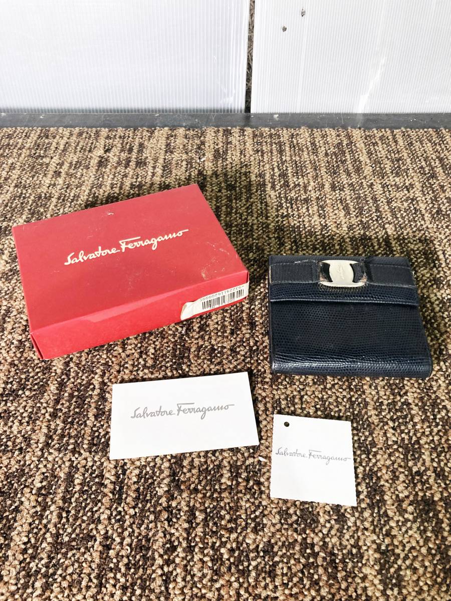 ◎★ 中古★Salvatore Ferragamo/サルヴァトーレフェラガモ　二つ折り財布　リサード型押し/ガマ口　ブラック 元箱付【ブランド/財布】CQZU_画像1