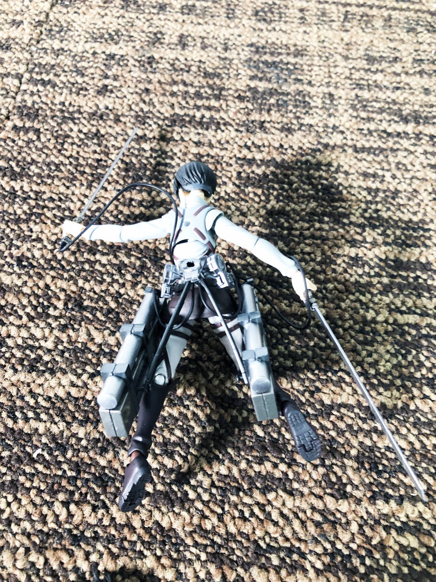 ★ 中古★マックスファクトリー　 figma 進撃の巨人 リヴァイ 　お掃除ver.　フィギュア【マックスファクトリー】CV17_画像5