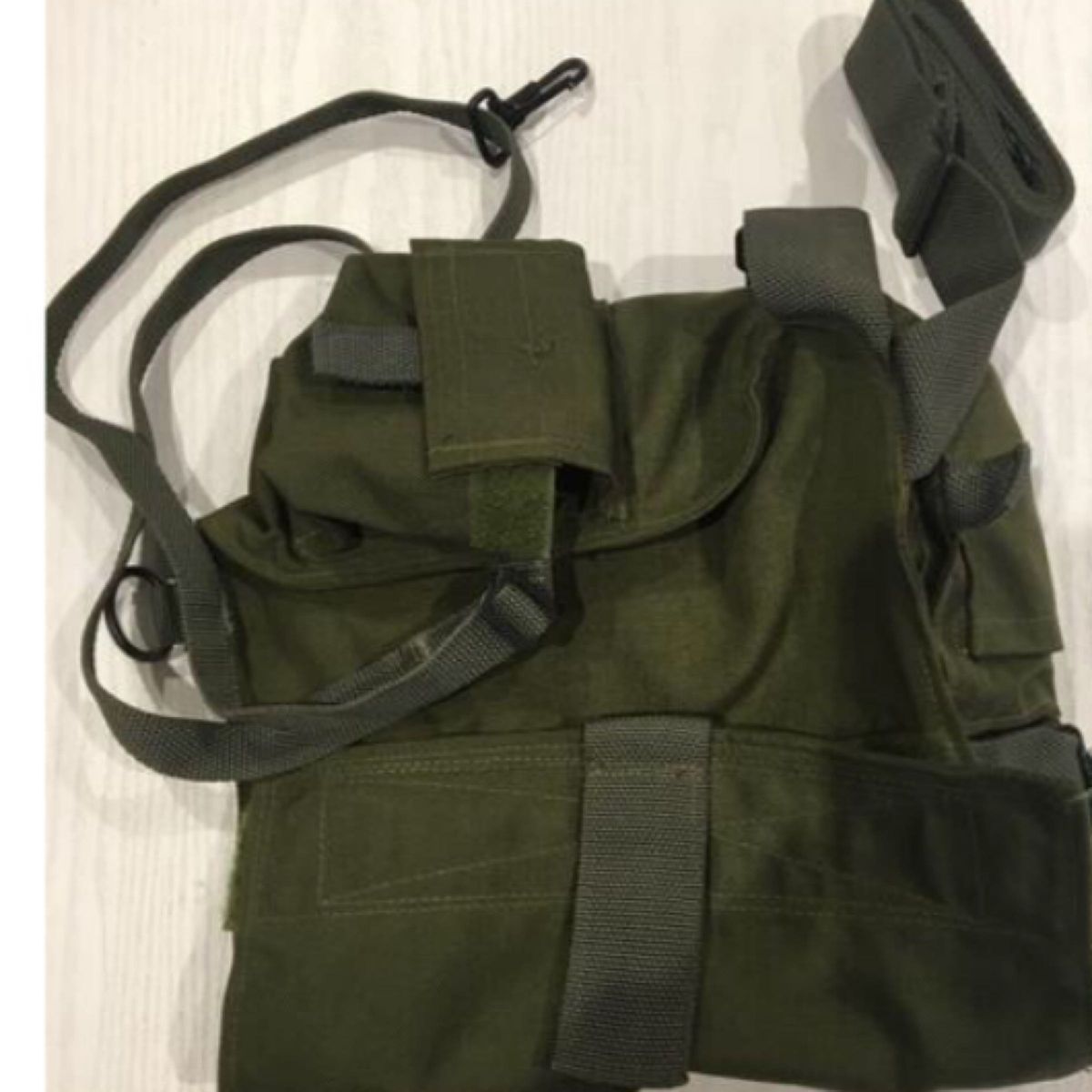 在沖米軍放出品でM40シリーズのガスマスク用バッグ