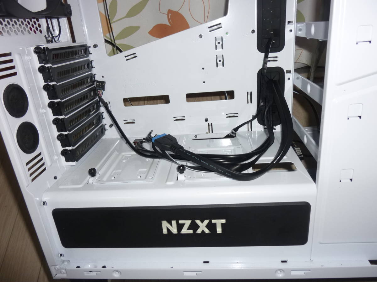 ☆NZXT H440　ホワイト　ゲーミングパソコン用　中古品_画像7