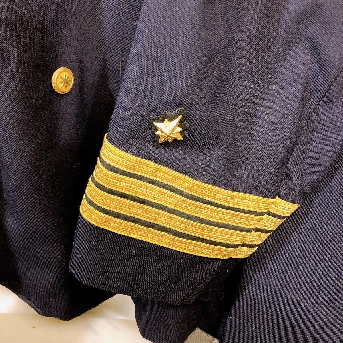 海上保安庁第一種制服上下 制帽 防寒衣上下 昭和40年代当時もの 二等海上保安監 肩章 階級章 希少品 まとめて _画像3