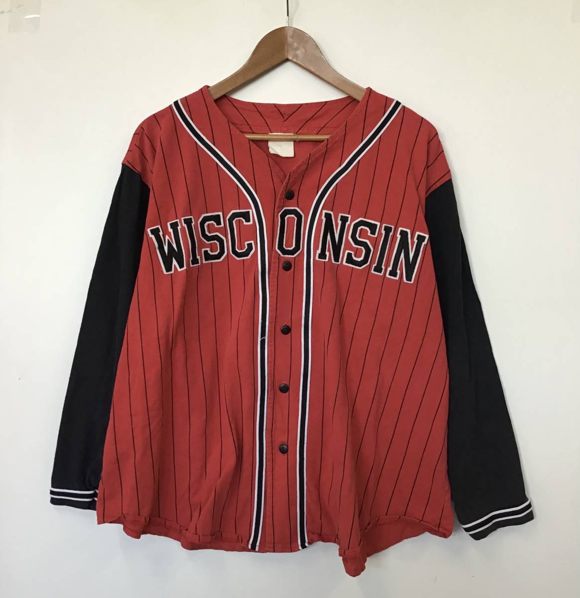 ［H 12］ベースボールシャツ 長袖 WISCONSIN 野球 ストライプ トップス 丈短め スポーツ 1円スタート アメリカ古着 古着卸_画像1