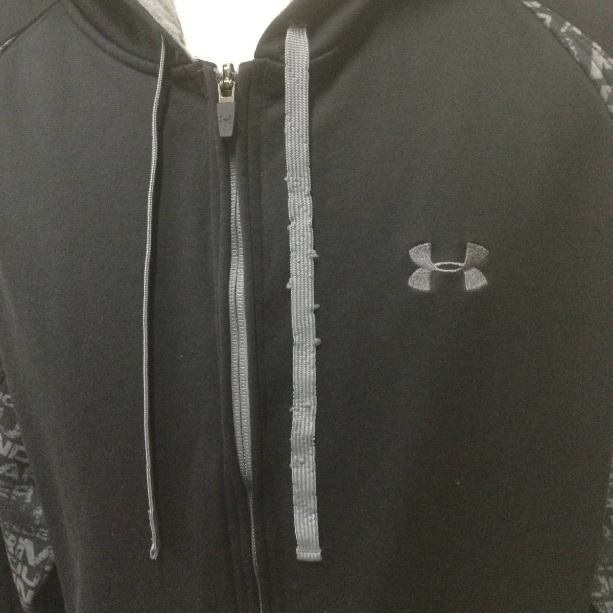 【N518】★UNDER ARMOUR★ アンダーアーマー ジップアップ パーカー XXLサイズ トレーニング ウェア スポーツ 古着 古着卸_画像7