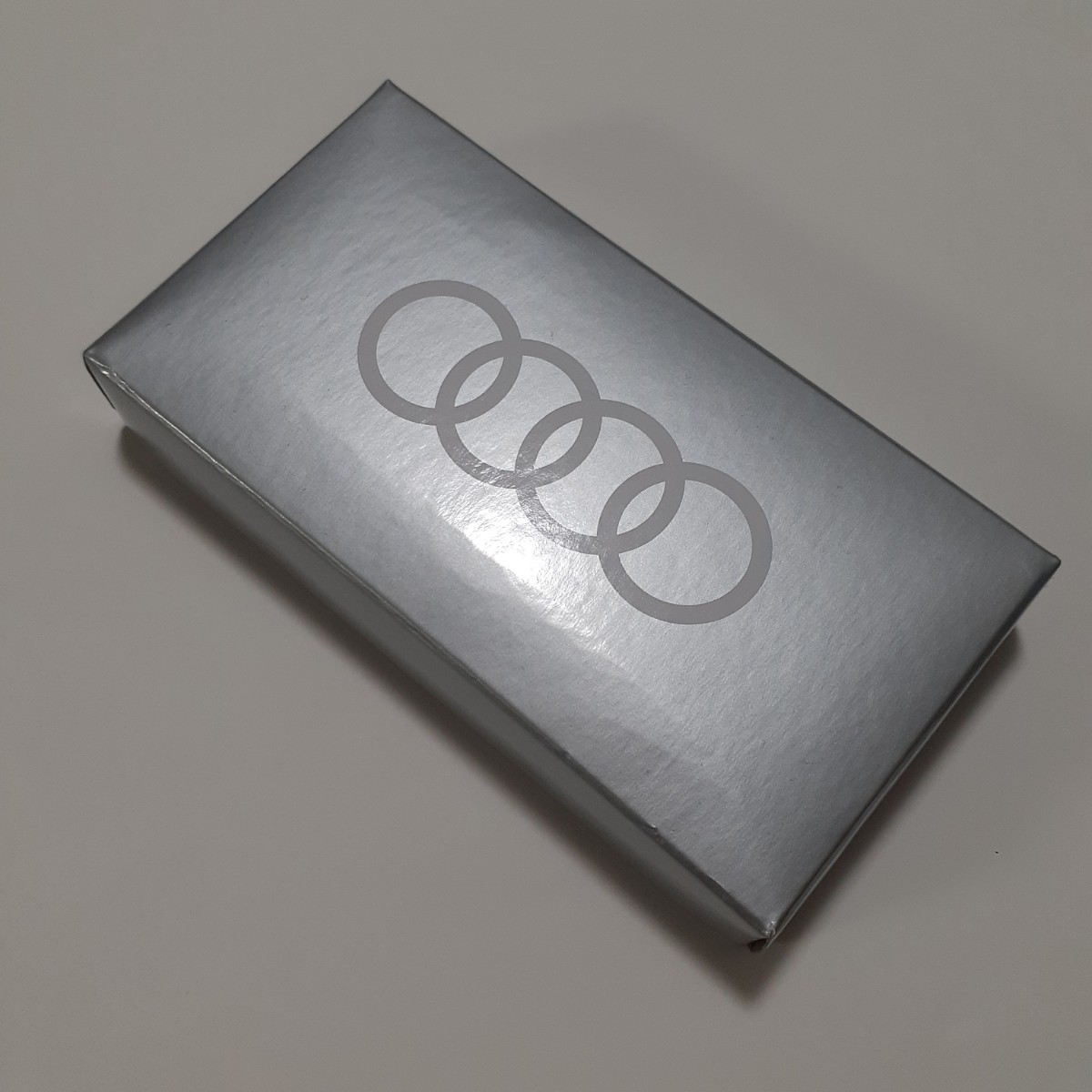 未使用品 Audi 純正 キーホルダー キーリング 国内ディーラー 正規品 アウディ ノベルティ