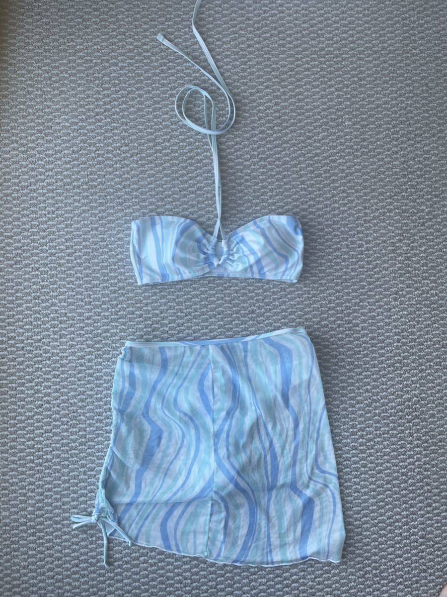 セクシー可愛い青/白水着　ビキニとスカートセット　(サイズ　S) クリーニング済み_画像2