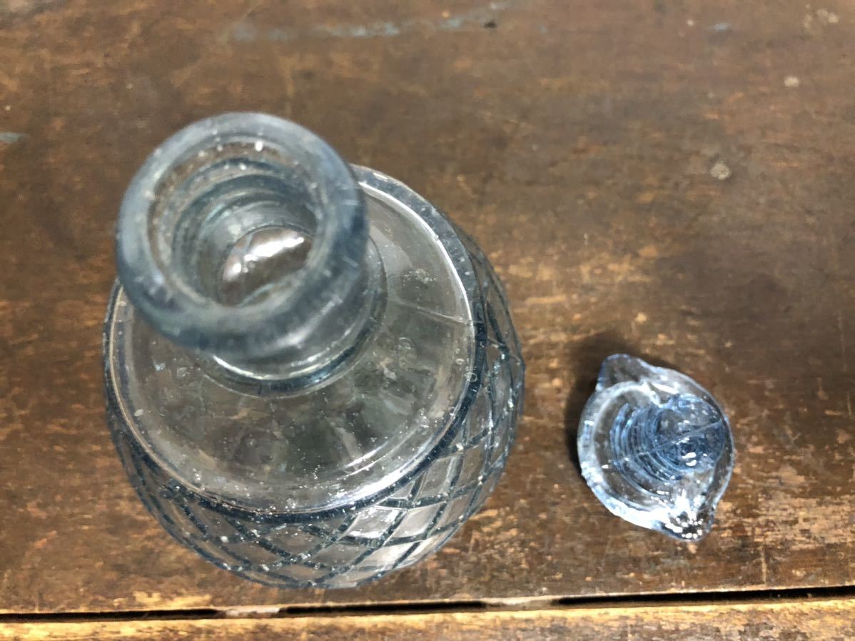 ■爆安■Y-14■醤油瓶 ガラス瓶 気泡あり ウランガラス プレスガラス アンティーク レトロ 和ガラス 氷コップ■_画像7