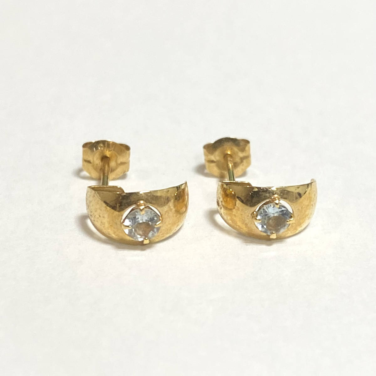 K18 石付きゴールドデザインピアス 両耳 キャッチK18 総0.6g アクセサリー_画像4