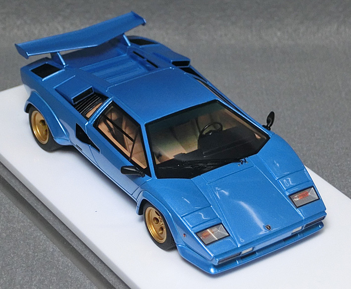 ランボルギーニ カウンタック LP5000S　1982 ウイング付（ライトブルーメタリック）*1/43スケール*メーカー：アイドロン*品番EM446D　*06_画像2