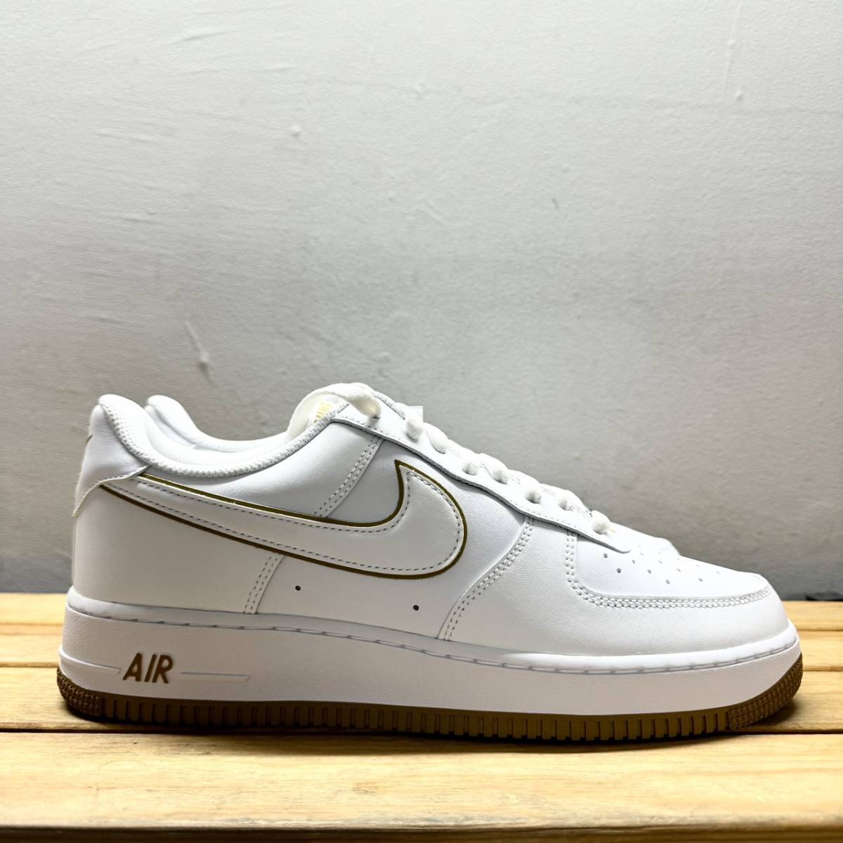 新品未使用 NIKE AIR FORCE 1 07 ナイキ エア フォース 1 07 ホワイト/ホワイト-ブロンジン スニーカー 28cm DV0788-104_画像3