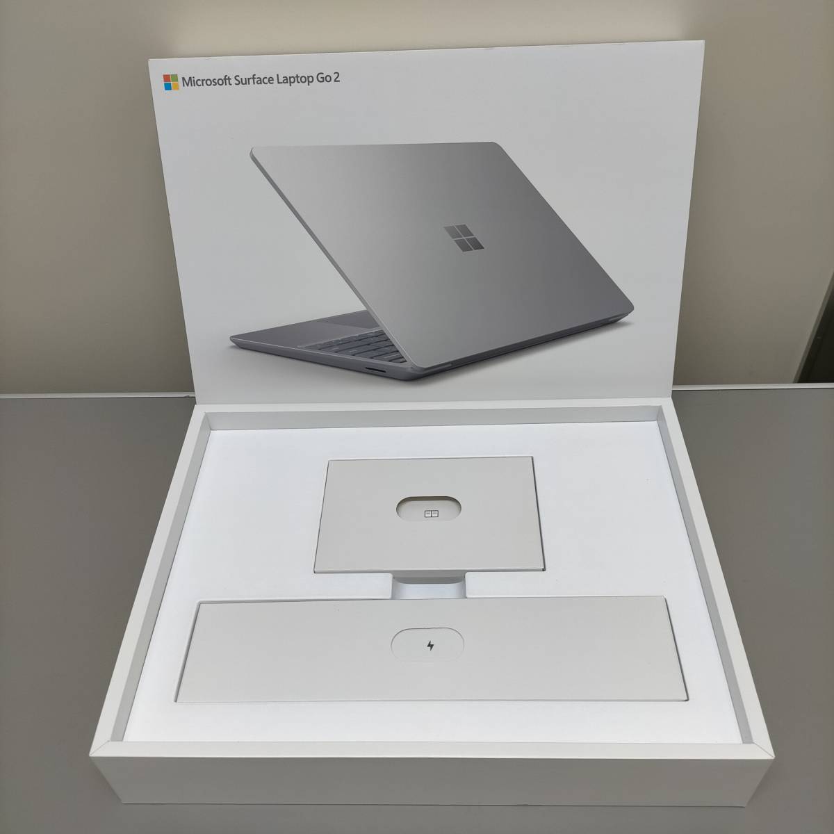 ★美品★ マイクロソフト Surface Laptop Go 2 セージ (12.4/Core i5/8GB/SSD128GB/Office無) KN800007 2065_画像3