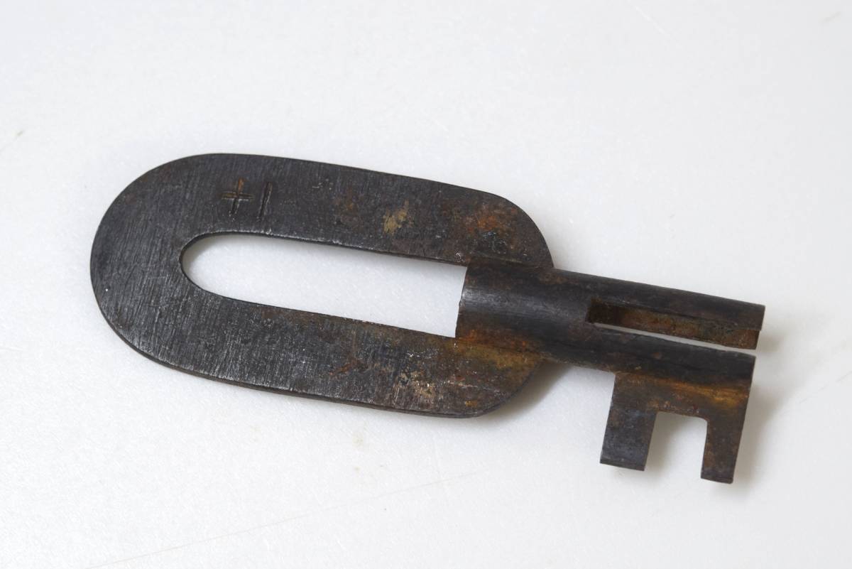 ■ アンティーク　鉄製　古い蔵の鍵　明治大正期　ディスプレイに ■_画像3