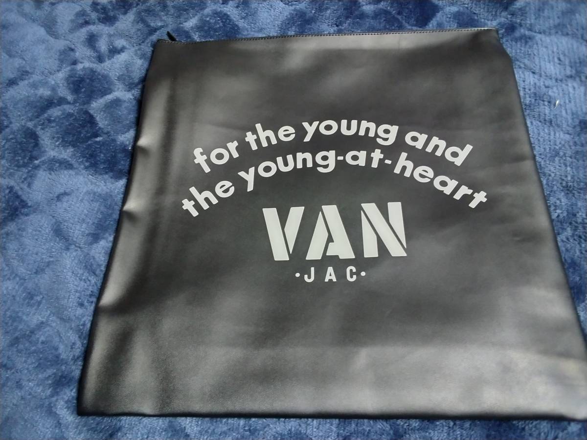 　VAN JAC 　ノベルティ　アーチロゴプリントクッション&ブランケット　ブラック&ネイビー　新品未使用　　　　　アイビー　_画像1