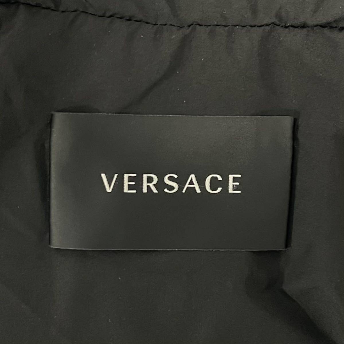 VERSACE ヴェルサーチェ　ダウンジャケット　総柄　ブラック　ゴールド_画像6