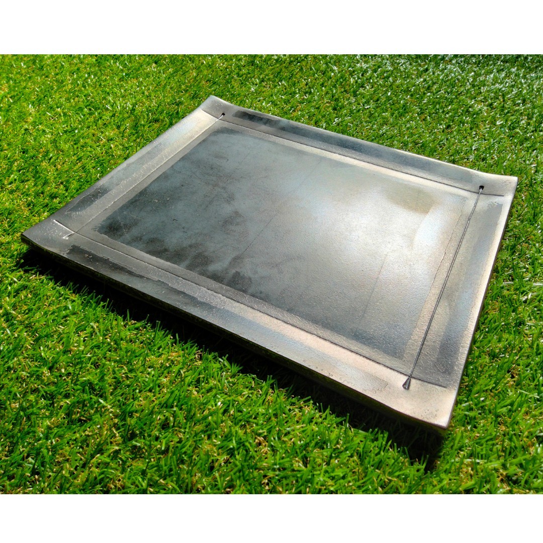 無駄を省いた最大サイズ　厚み6ｍｍ　BBQ鉄板　300ｍｍ×235ｍｍ　焼面250ｍｍ×185ｍｍ　　　
