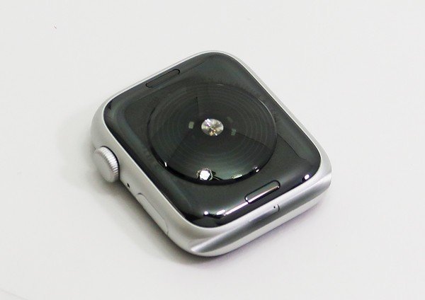 ◇【アップル】Apple Watch SE 44mm GPS シルバーアルミニウム アビスブルースポーツバンド MKQ43J/A スマートウォッチ_画像2