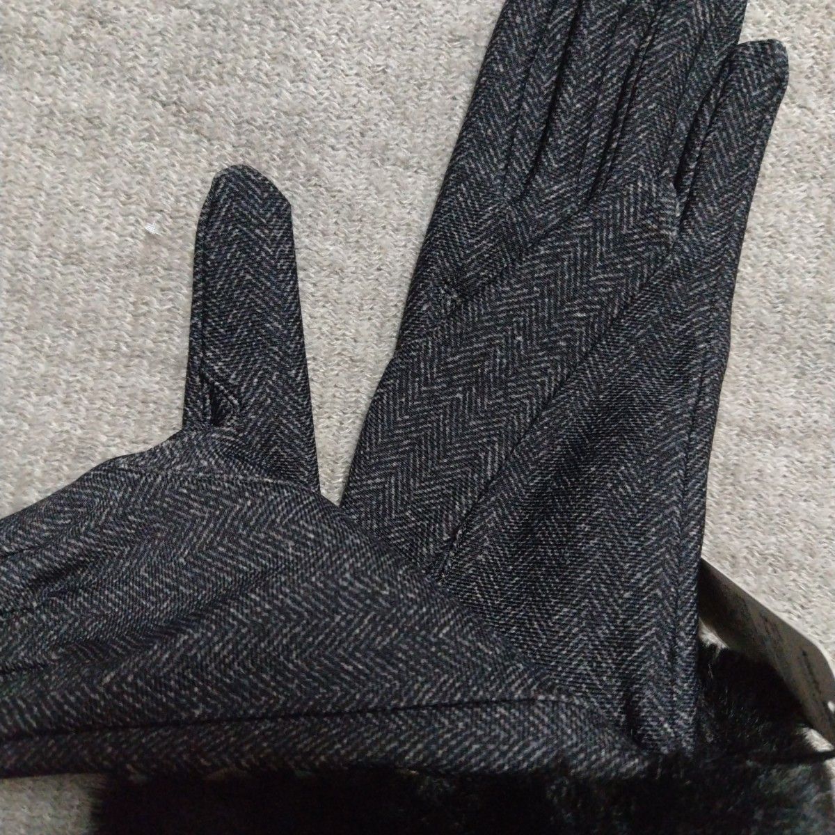 新品 マタノアツコ 刺繍 手袋 & 黒猫 ガーゼハンカチ 