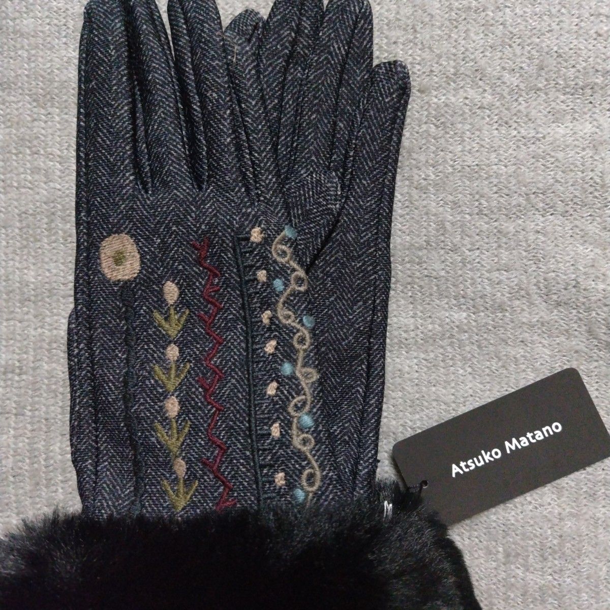 新品 マタノアツコ 刺繍 手袋 & 黒猫 ガーゼハンカチ 