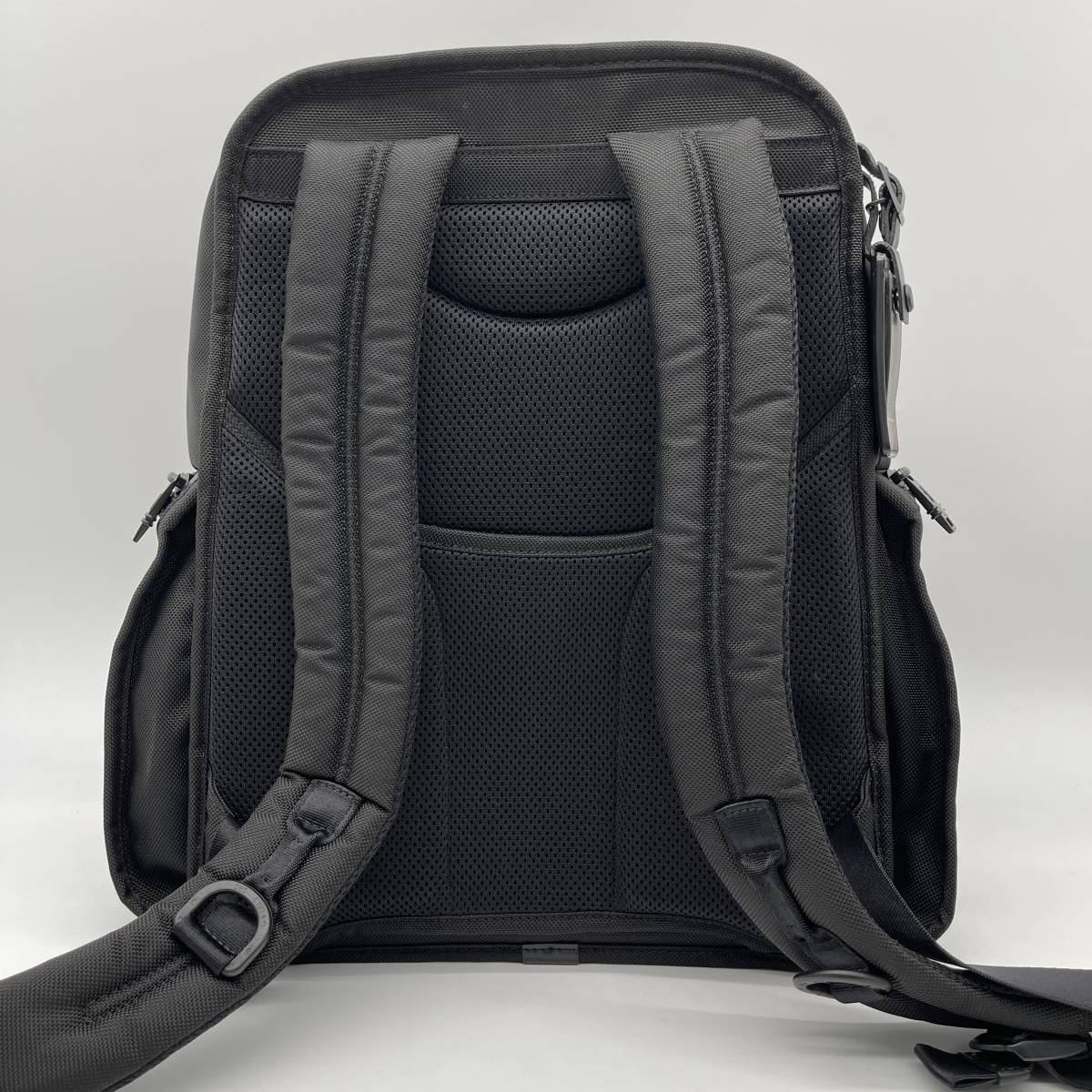 未使用◎ TUMI ALPHA 2 BUSINESS 26173D2 ブラック ビジネス リュック バックパック PC収納可 トゥミ メンズ バリスティックナイロン_画像2