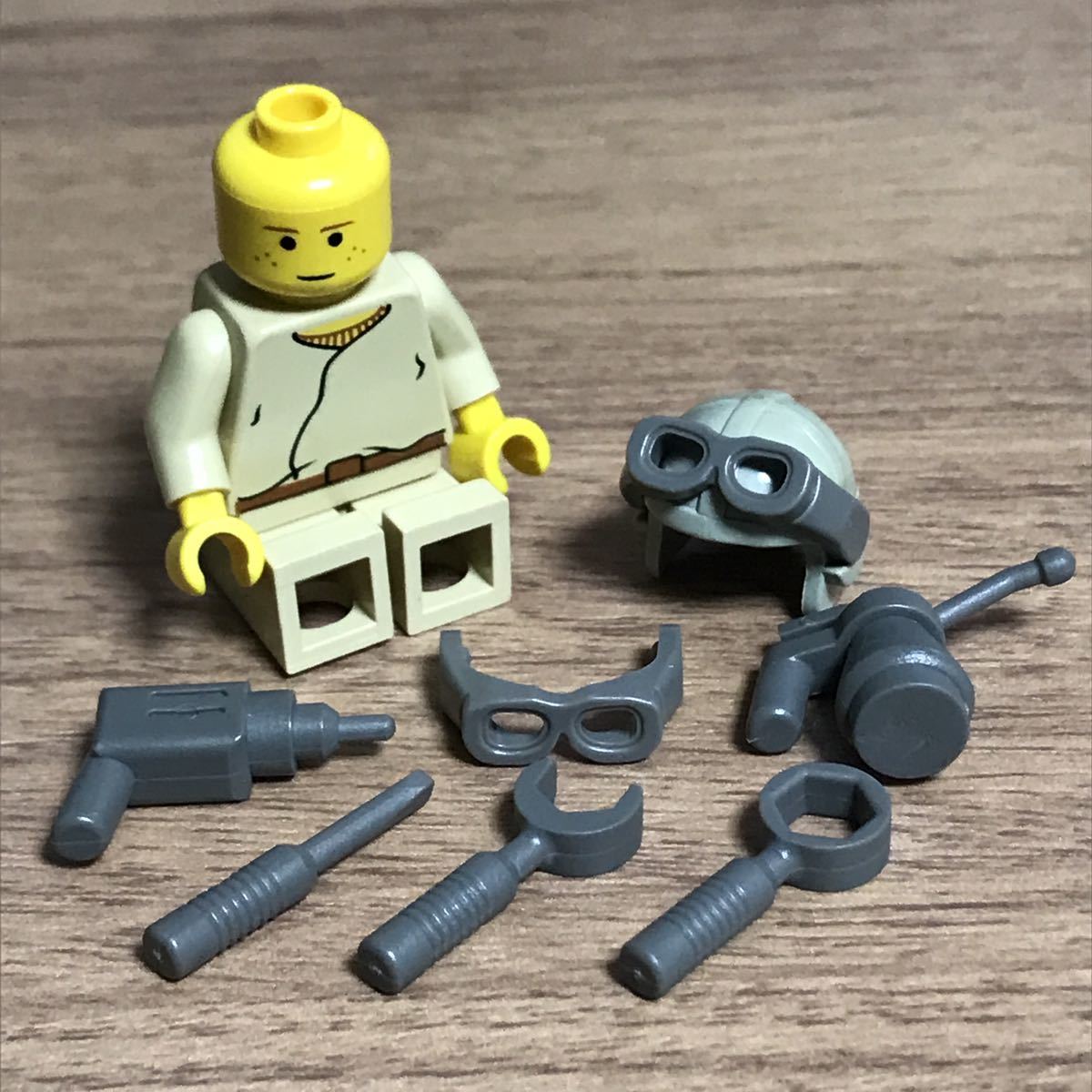LEGO レゴ ミニフィグ STARWARS スターウォーズ アナキン・スカイウォーカー ポッドレース エピソード1 ヘルメット 工具 / 旧灰色 旧濃灰色の画像3