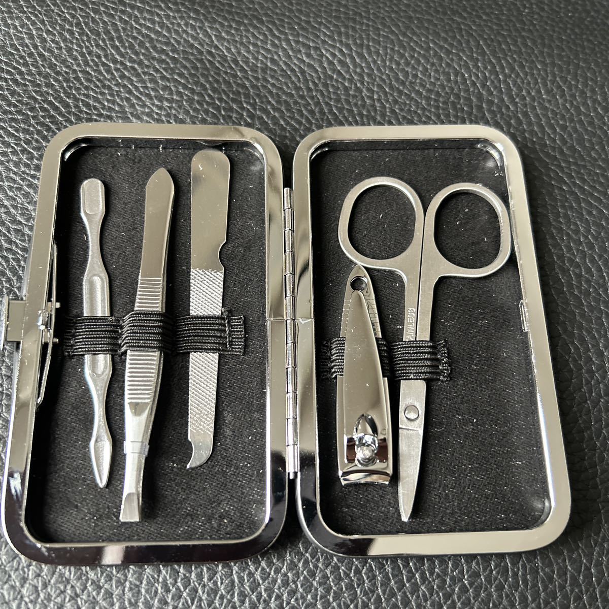  в кейсе не использовался * Peugeot оригинал уход за ногтями комплект /PEUGEOT original nail care 5P set / кусачки для ногтей зажим пилочка для ногтей уголок .. и т.п. *