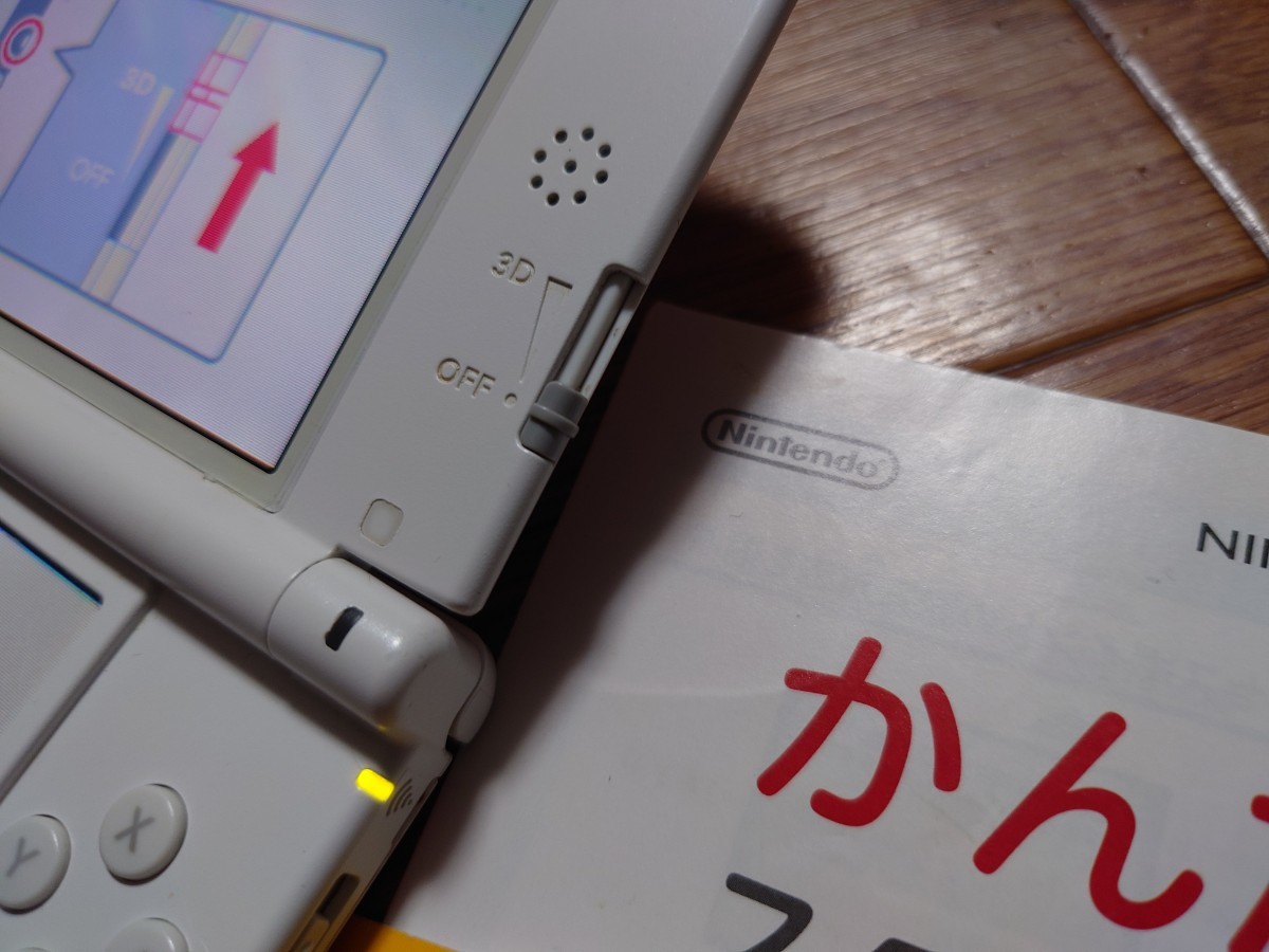 動作確認済み 中古ニンテンドー3DS LL本体ピンク 取説ARカード有り 電源アダプタータッチペン無し初期設定済み長期自宅保管 キズ汚れ有り _画像4