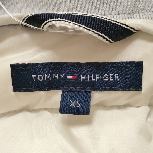 トミーヒルフィガー TOMMY HILFIGER ダウンジャケット サイズXS - グレー レディース 長袖/冬 ジャケット_画像3