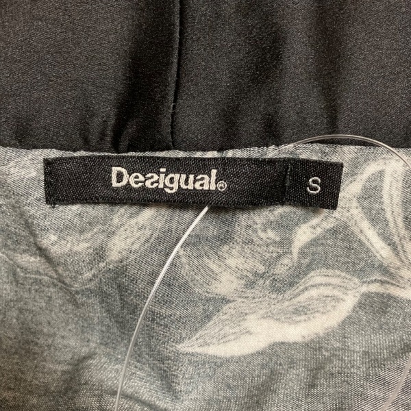 デシグアル Desigual オールインワン サイズS - 黒×レッド×マルチ レディース フルレングス ワンピースの画像3