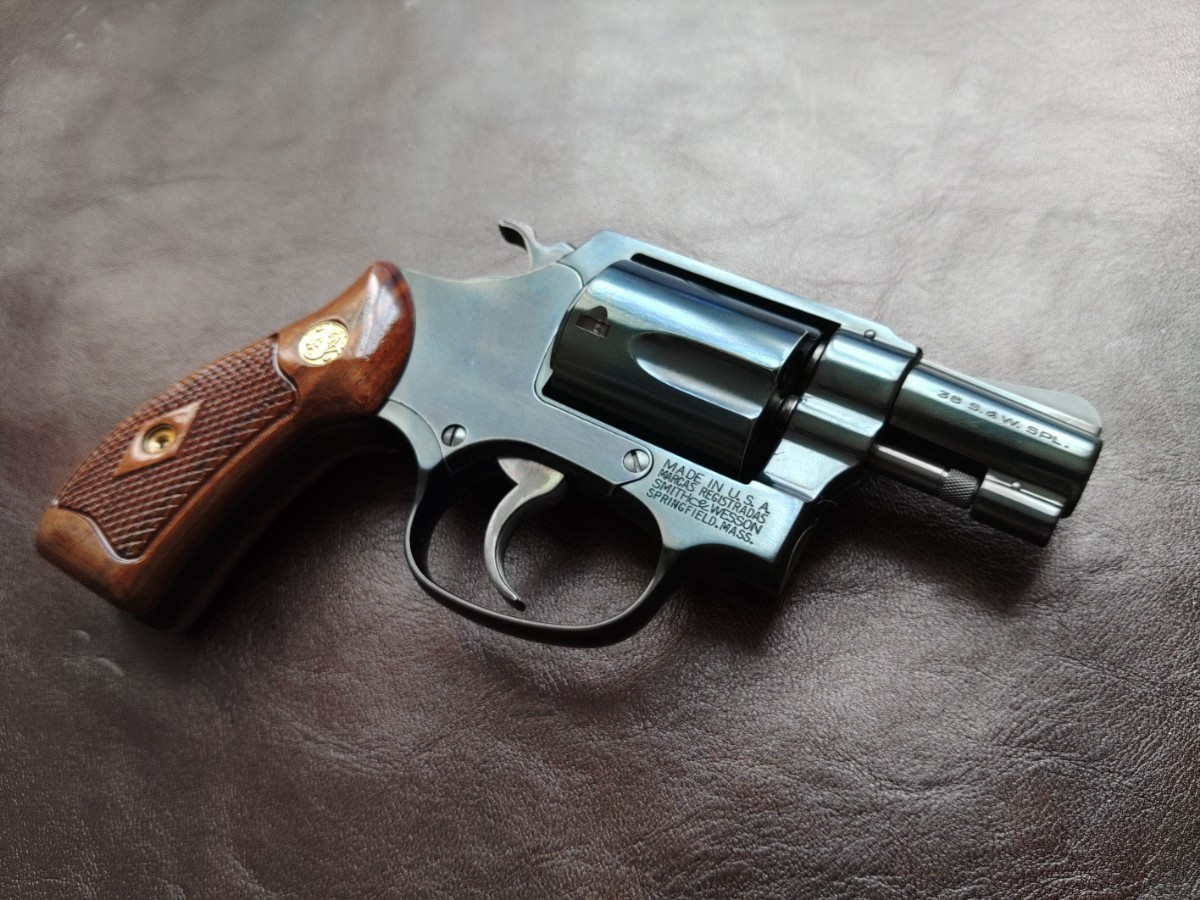 S&W M36 early チーフスペシャル★タナカワークス★ペガサスVer.2★リアル刻印★ブルーイング★純正木製グリップ付★絶版_画像3