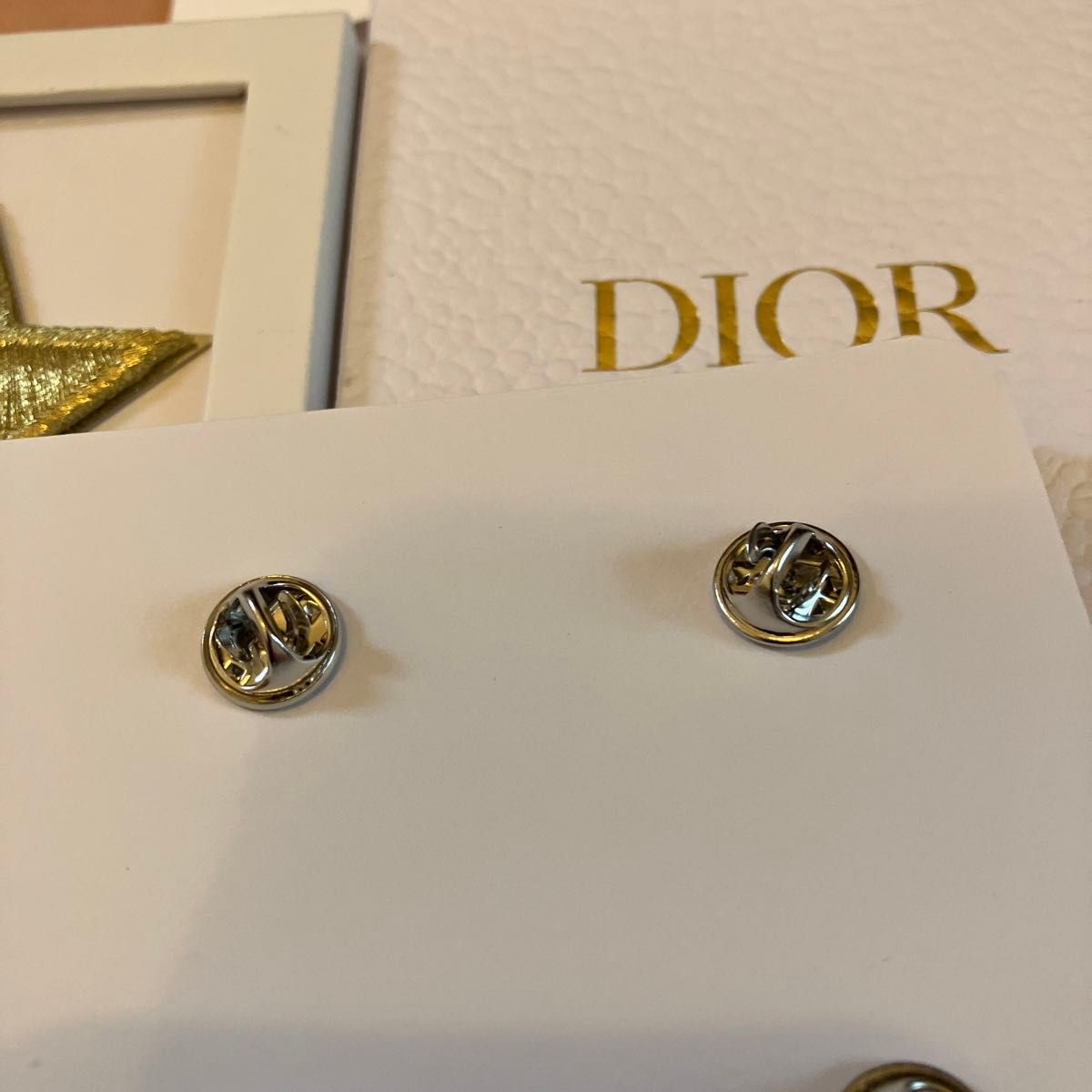 Dior ピンバッジ ハチ スター ロゴ セット ブローチ Dior ピンバッジ ハチ スター ロゴ セット ブローチ
