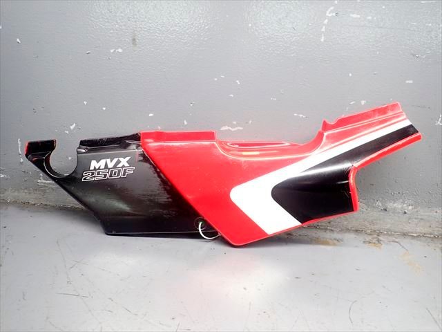 βEL21-3 ホンダ MVX250F MC09 (S58年式) 絶版！希少！ 純正 サイドカバー 左 A 破損有り！の画像1