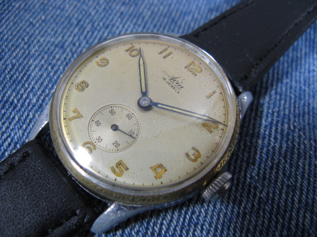 1950年代 AVIA 33mm ミリタリー アンティーク手巻腕時計 稼働品 注油済み _画像3