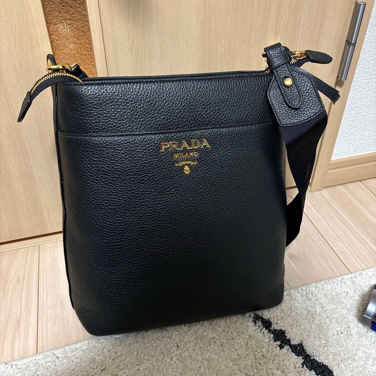 PRADA ショルダーバッグ