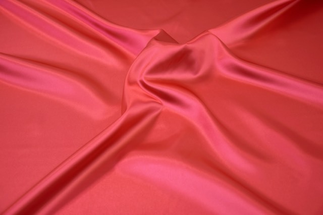 ポリエステル サテン 生地 はぎれ 濃ピンク ドレス,服地,裏地,インテリア,装飾などの布に_画像1