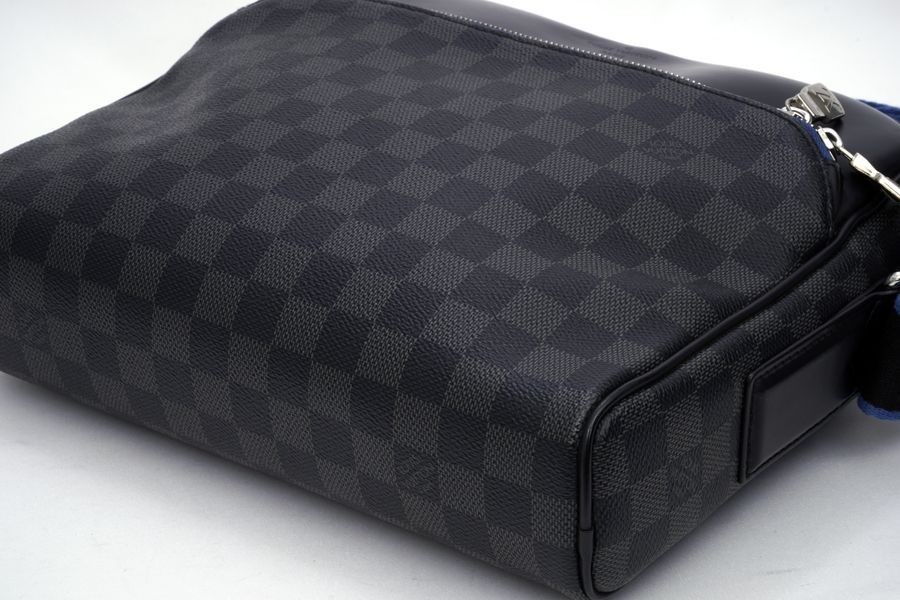 【使用わずか 極美品】 ルイヴィトン Louis Vuitton ダミエ グラフィット デイトン PM ブラック 青系 ショルダーバッグ 約14万 2016_画像6