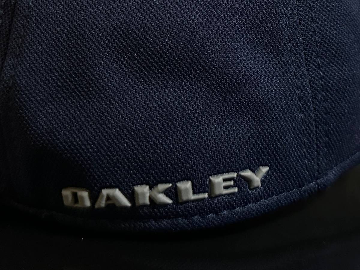 【未使用品】48F 上品★OAKLEY オークリー キャップ 帽子 CAP 上品で高級感のあるネイビーの伸縮素材にグレーロゴ《伸縮前57㎝-61㎝位迄》_画像7