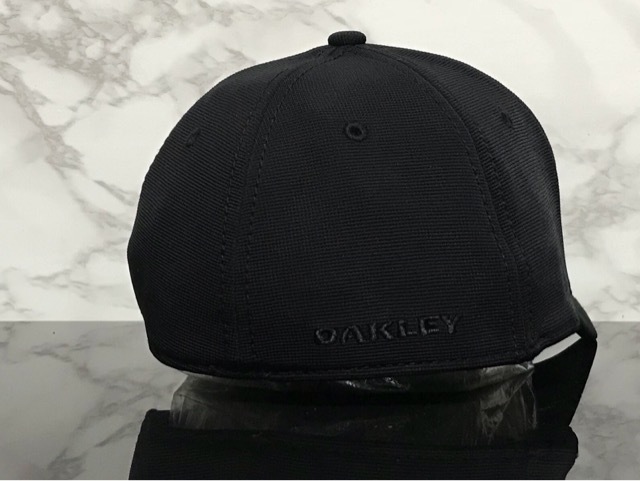 【未使用品】63A★OAKLEY オークリー キャップ 帽子 CAP 上品で高級感のあるブラックの伸縮素材にメタル製ロゴ♪《伸縮前58㎝～61㎝位迄》_画像5