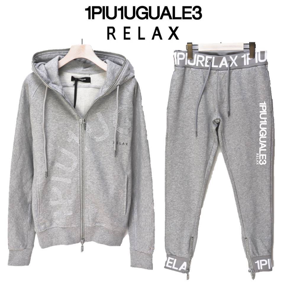 1PIU1UGUALE3 RELAX》新品 ラインストーンビッグロゴ パーカー＋パンツ