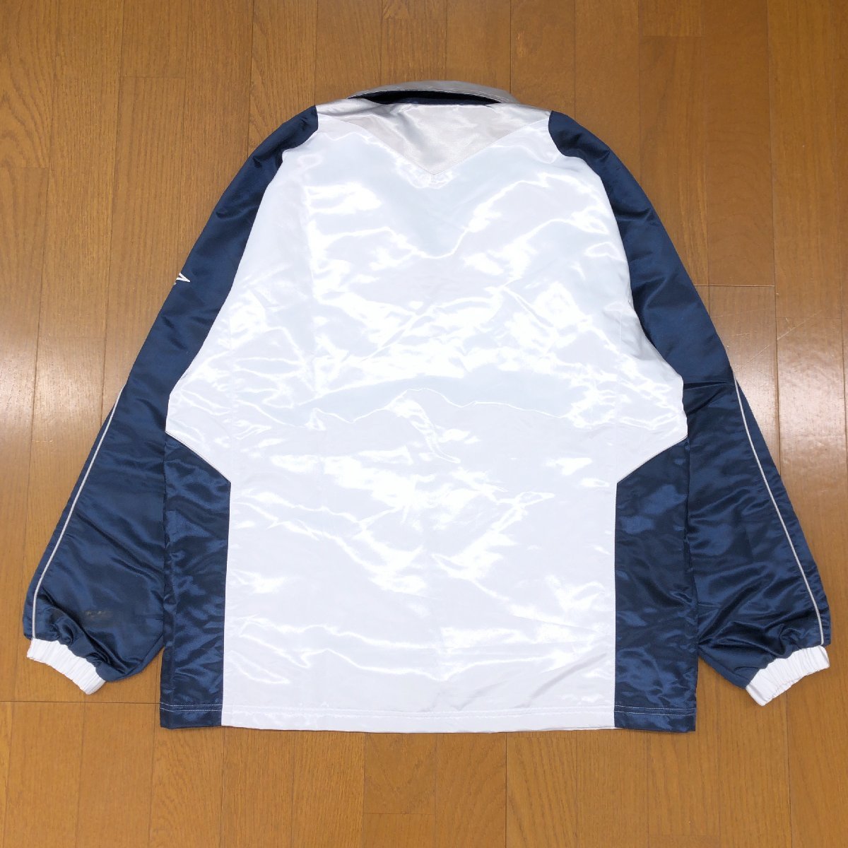 * new goods umbro Umbro Logo embroidery thermal storage lining jersey jacket M white × dark blue white navy soccer futsal men's gentleman unused 