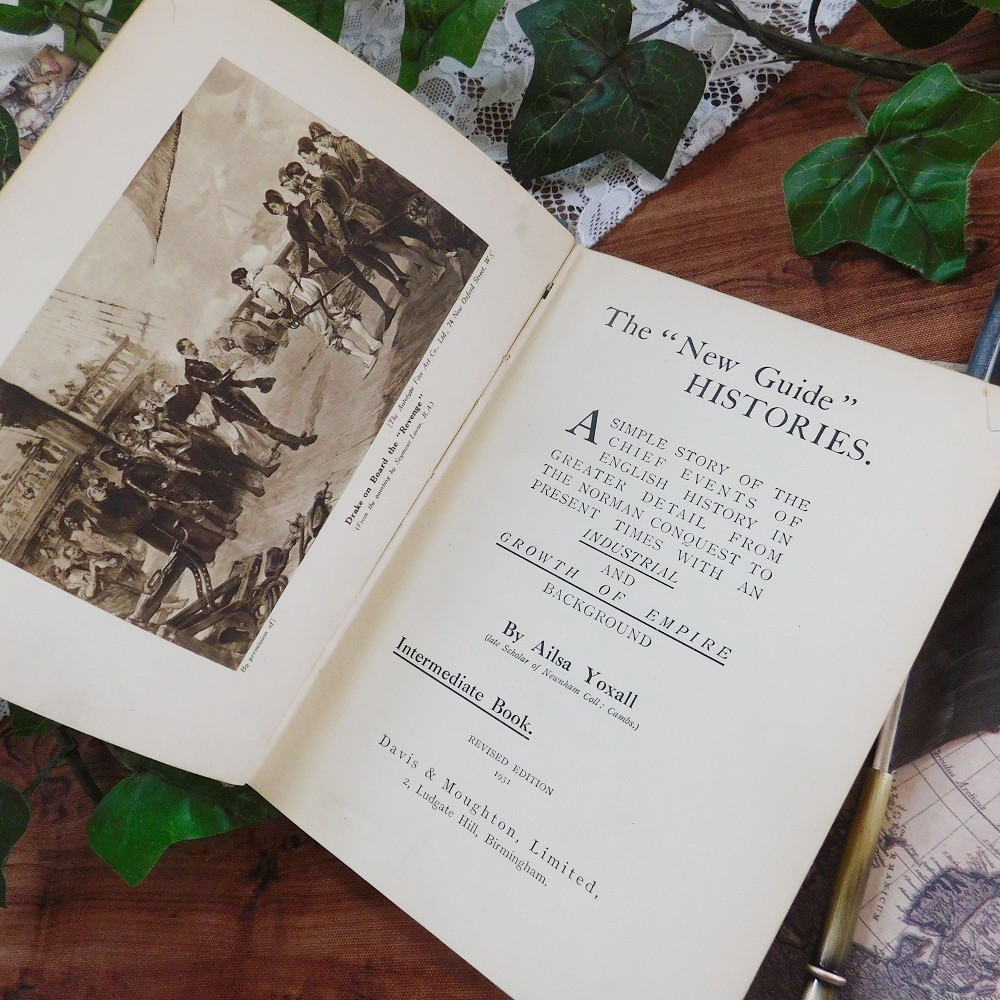 ゜+ 1931年 イギリスの産業革命の歴史書 洒落た表紙の古書 英国 ゜+ 1931年 イギリスの産業革命の歴史書 洒落た表紙の古書 英国