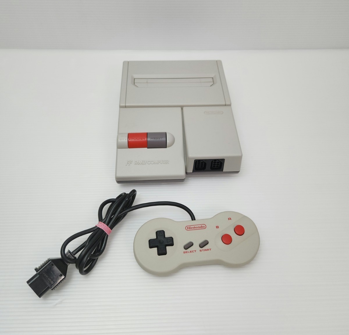 Nintendo ファミコン 任天堂 ファミリーコンピュータ ニューファミコン 本体 FAMILY COMPUTER HVC-101 _画像1